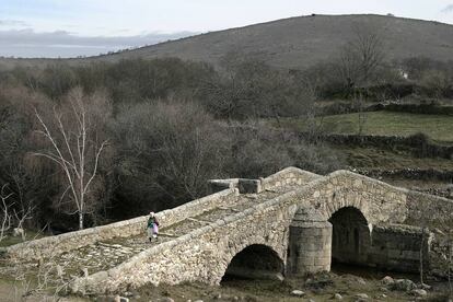 Puente de cantos de Canencia. 