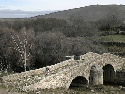 Puente de cantos de Canencia.