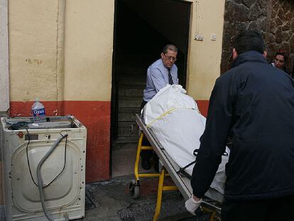 Intoxicado en un incendio en Velluters