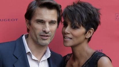 Olivier Martinez y Halle Berry en el estreno de 'Nos Souvenirs Brules'.