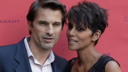 Olivier Martinez y Halle Berry en el estreno de &#039;Nos Souvenirs Brules&#039;.