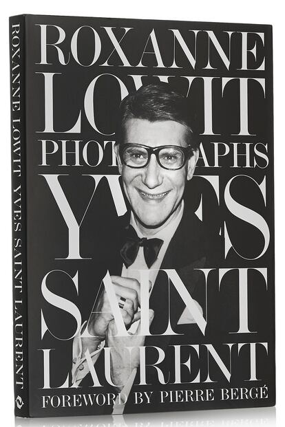 Roxanne Lowit: Yves Saint Laurent (Thames & Hudson, 102 euros)

 

Laurent presentaba en París su última colección en 1978 cuando su camino se cruzó por primera vez con el de Roxanne Lowit. De ahí surgiría una relación profesional entre el diseñador y esta fotógrafa pionera del backstage que duró 25 años. Esta obra es un tributo a ese magnífico tándem.

 