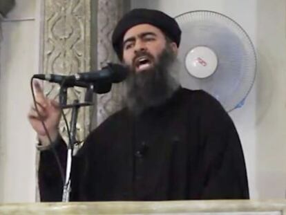 O líder do Estado Islâmico, Abu Bakr al-Bagdadi, durante um sermão em uma mesquita do Iraque.