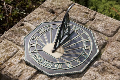 Reloj de sol en Derry (Irlanda del Norte).