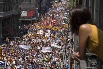 La manifestación de funcionarios a su paso por la Via Laietana de Barcelona.