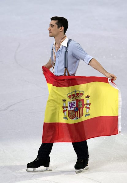 Fernández celebró su éxito con una bandera de España.