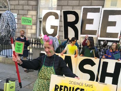 Las protestas por simular políticas contra el cambio climático son cada vez más frecuentes.