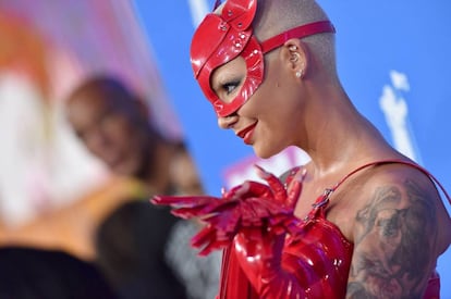 Amber Rose en la alfombra roja.