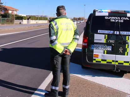 Una patrulla de la Agrupación de Tráfico de la Guardia Civil de León en una imagen de archivo.