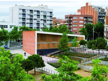 ¿Cómo puede un edificio acercarse a un anciano?