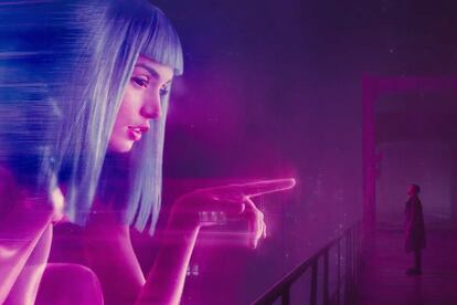 Ana de Armas, como Joi, en la esperadísima ‘Blade Runner 2049’.