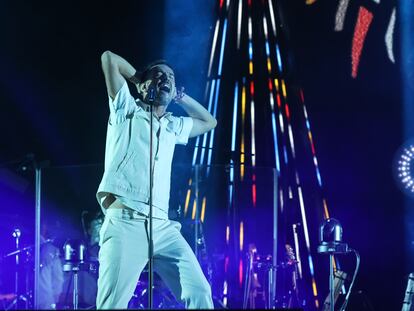 Pucho, cantante de Vetusta Morla, en un concierto del grupo en el estadio Metropolitano de Madrid en junio de 2022.