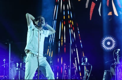 Pucho, cantante de Vetusta Morla, en un concierto del grupo en el estadio Metropolitano de Madrid en junio de 2022.