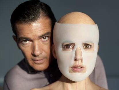 Antonio Banderas y Elena Anaya en 'La piel que habito'.