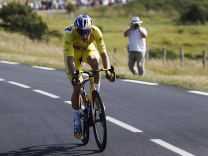 Van Aert, durante su fuga hacia Calais.