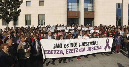 Concentración de este miércoles frente al Palacio de Justicia de Pamplona.
