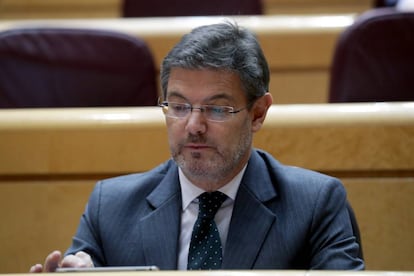 GRAF546. MADRID, 10/04/2018.- El ministro de Justicia, Rafael Catalá Polo, durante la sesión de control al Gobierno en el Senado. EFE/Zipi