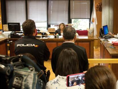 Juicio de Las 5 Jotas en una sala de los juzgados de Vigo.