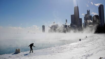 El lago Michigan helado en enero, en Chicago, Illinois.