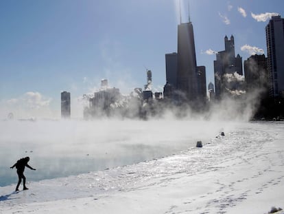 El lago Michigan helado en enero, en Chicago, Illinois.