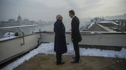 Josep Borrell y su homólogo húngaro, Péter Szíjjártó, este lunes en Budapest.