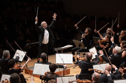 Acorde final de 'Mefistófeles', el tercero y último de los 'retratos de carácter' de la 'Sinfonía Fausto' de Franz Liszt que interpretó el sábado la Orquesta del Festival de Budapest dirigida por Iván Fischer.