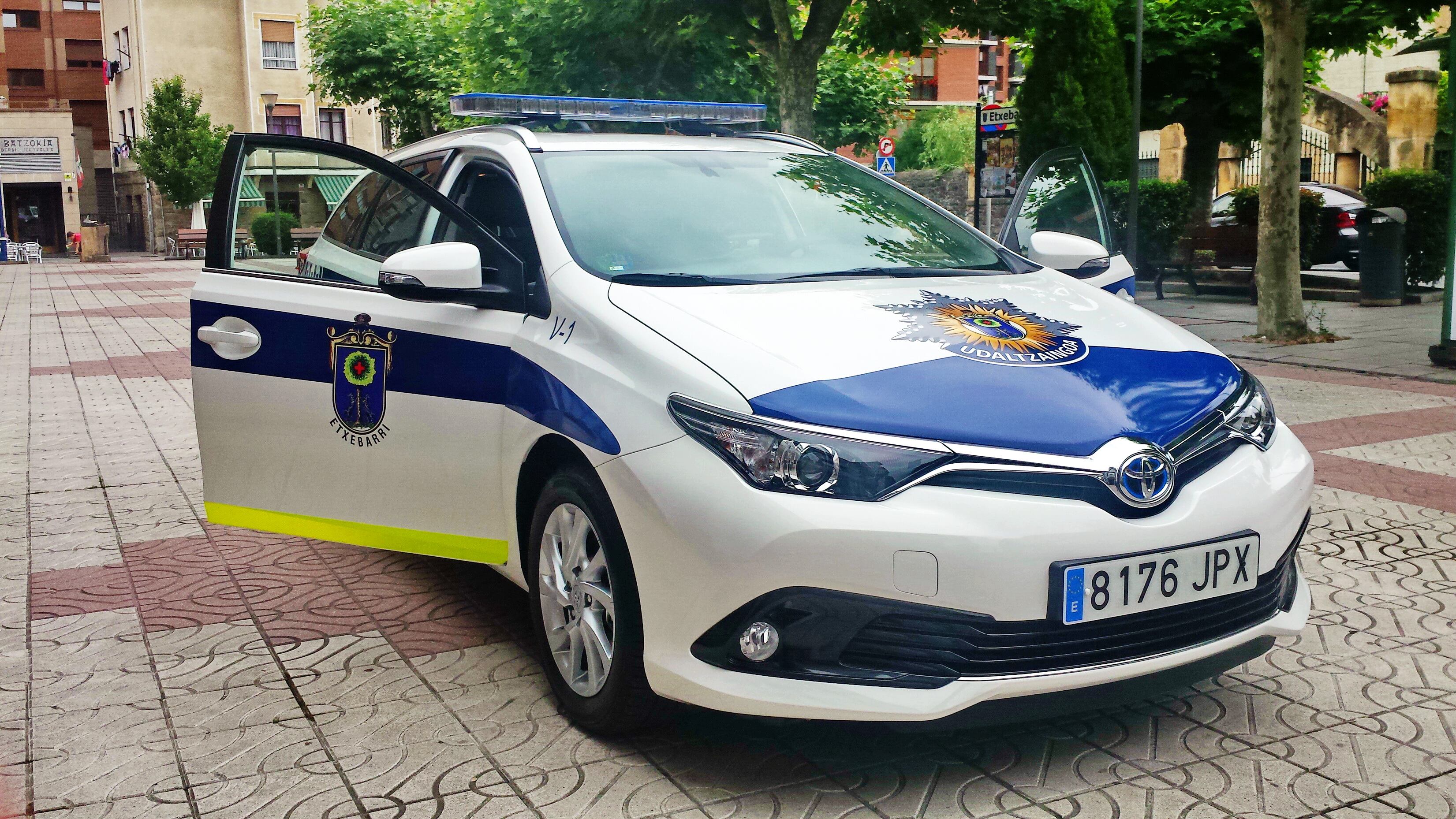 Un falso policía municipal se cuela durante tres años en la comisaría de un municipio de Bizkaia