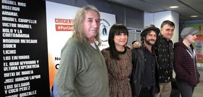 Rosendo, Eva Amaral, Quique Gonz&aacute;lez, Wyoming y Juan Aguirre, el jueves en la presentaci&oacute;n del concierto &quot;Por un mundo sin ELA&#039;.