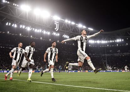 Cristiano Ronaldo celebra después de marcar el 3-0.