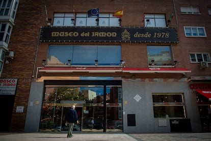 La emblemática fachada de la tienda y restaurante de Usera, un local de 2.500 metros cuadrados.