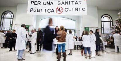 Protesta contra los recortes en el Hospital Cl&iacute;nic. 