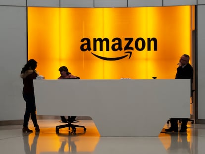 In this Feb. 14, 2019 file photo, people stand in the lobby for Amazon offices in New York.