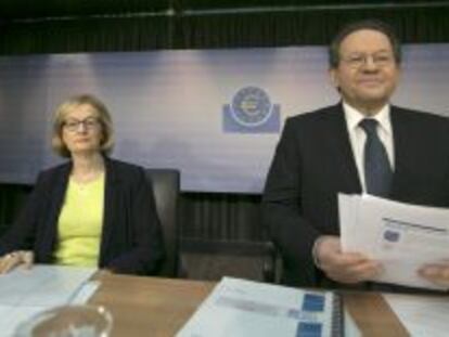 Dani&egrave;le Nouy, presidenta del consejo de supervisi&oacute;n del MUS, y V&iacute;tor Constancio, vicepresidente del BCE. 