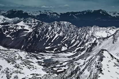 Las últimas escenas de 'El Renacido' se filmaron en el extremo sur de América. No estaba previsto que fuese así, pero en Canadá empezó a hacer demasiado calor e Iñárritu quería un escenario nevado y poco clemente. El río Olivia le sirvió, cerca de Ushuaia, en Tierra de Fuego, Argentina.