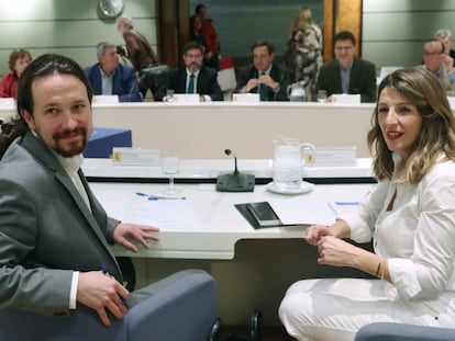 La ministra de Trabajo, Yolanda Díaz, y el vicepresidente segundo del Gobierno, Pablo Iglesias, durante su reunión con representantes de las organizaciones agrarias.