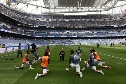 Calentamiento de los jugadores del Real Madrid antes del partido contra el Espanyol.