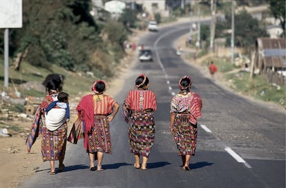 Mujeres guatemaltecas cerca de Cantel, Guatemala.