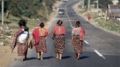 Mujeres guatemaltecas cerca de Cantel, Guatemala.