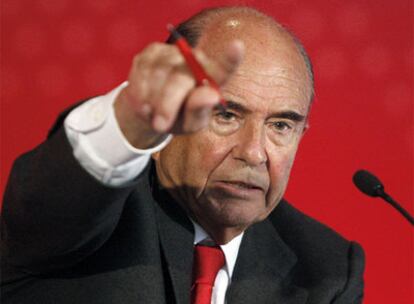 Emilio Botín, presidente del Santander, en una comparecencia el pasado febrero.