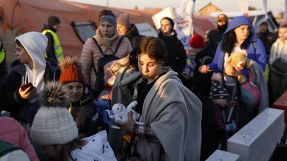 Refugiados ucranios en el punto fronterizo de Medyka, entre Polonia y Ucrania el 18 de marzo de 2022.