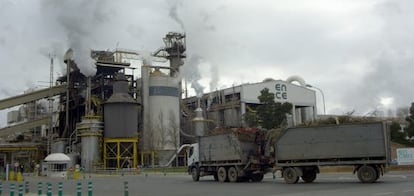 F&aacute;brica de celulosa en Huelva.