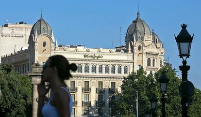 El edificio vendido por el Corte Inglés visto desde la plaza de Cataluña.