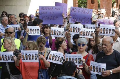 Concentración frente a los juzgados de Valencia en repulsa de la sentencia de La Manada.