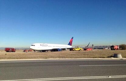 El avión siniestrado en Barajas, en una fotografía proporcionada por controladores en su cuenta de Twitter.
