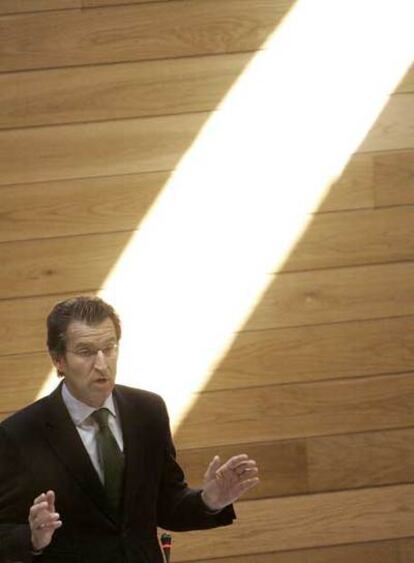 Alberto Núñez Feijóo, ayer en el pleno del Parlamento.