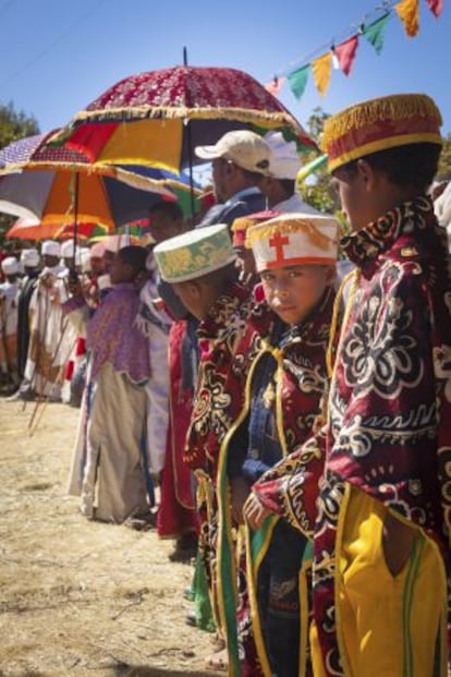 Niños en la fiesta del 'timkat' en Lalibela.