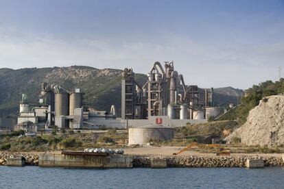 La fábrica de cemento de Uniland, en Vallcarca (Garraf), está ahora cerrada.