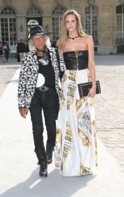 James Goldstein a la entrada del desfile de Christian Dior en la semana de la moda de Paris en 2014.