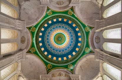 El interior de la mezquita de Bibi-Heybat, en la ciudad de Bakú.