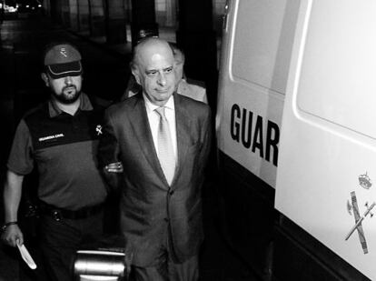 Uniter chairman Jos&eacute; Gonz&aacute;lez Mata is taken from the courthouse to jail last Tuesday night.